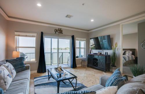 Seven Coves House | Lake Conroe Waterfront Home: Patio & Shared Pool!