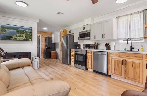 Eufaula House | Lake Eufuala retreat - 3BD, 2BA home in Eufaula with Com Boat Launch & Pool