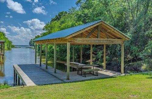 Yantis House | Lake Fork Waterfront Guest House W/Pool and Dock