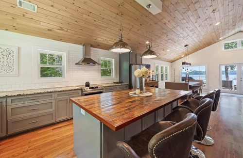 Buckhead House | Lake front home on Lake Oconee with private dock, hot tub and firepit