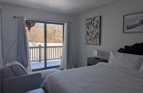 Newton House | Lake Front Oasis