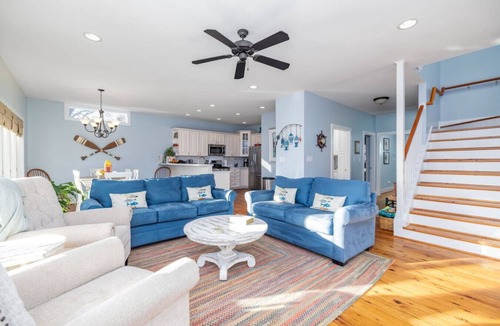Henrico House | Lake Gaston Retreat | Dock, Firepit & Kayaks