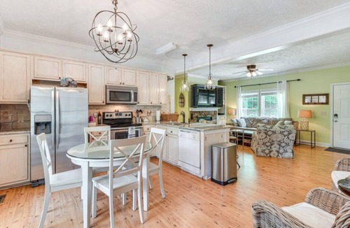 Henrico House | Lake Gaston Waterfront w Private Dock & Kayaks