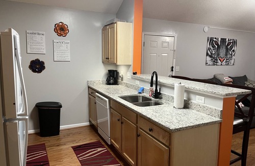Keowee Apartment | Lake Hartwell/Clemson condo- perfect game day retreat