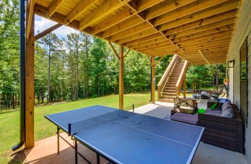Lavonia House | Lake Hartwell Family Getaway w/Dock & Water Views