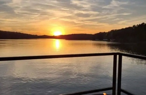 Westminster House | Lake Hartwell House-Dog Friendly-Hot Tub-Private Dock-Optional Pontoon Rental