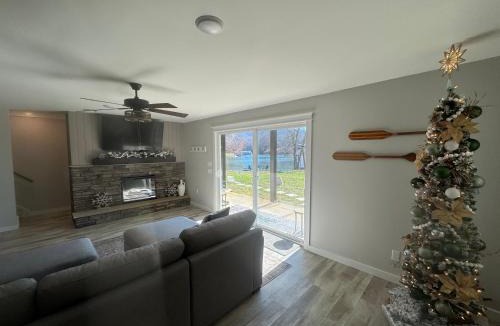 Penhook House | Lake Haven - 5 Bedroom w/Hot tub and Private Dock