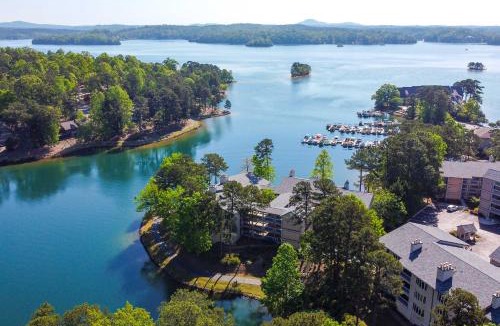 Salem House | Lake Keowee Condo: Resort Pools & Lake Access!