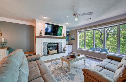 Salem House | Lake Keowee Condo: Resort Pools & Lake Access!