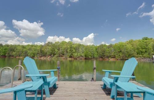 Gainesville House | Lake Lanier Living! Retreat w/Dock, Deck & Sauna