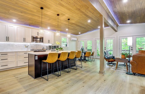 Gainesville House | Lake Lanier Living! Retreat w/Dock, Deck & Sauna
