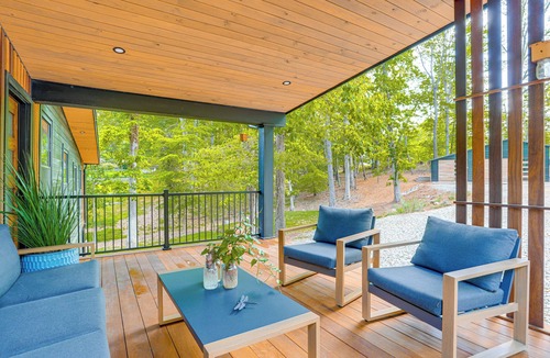Gainesville House | Lake Lanier Living! Retreat w/Dock, Deck & Sauna