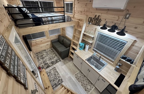 Douglas Cabin | Lake Life Tiny House located on top of the water - Pool - 3 Kayaks - Beautiful!