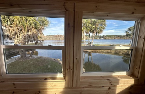 Douglas Cabin | Lake Life Tiny House located on top of the water - Pool - 3 Kayaks - Beautiful!
