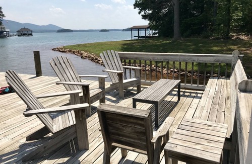 Huddleston Cottage | LAKE LIVING AT ITS FINEST. Cozy cottage with wide water and mountain views.