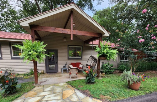Central Cabin | Lake Lodge -2 miles to downtown and Clemson University