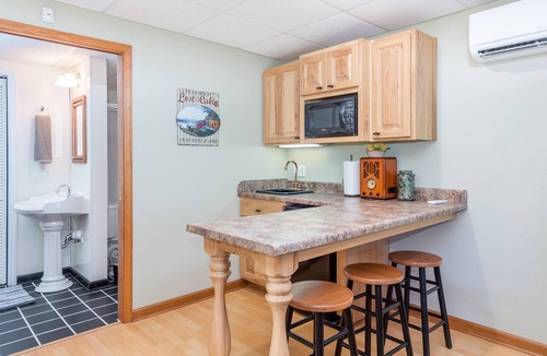 Lake Lure Cabin | Lake Lure Large Cabin - Sleeps 10 - Mountain View’s & Hot Tub Near Chimney Rock