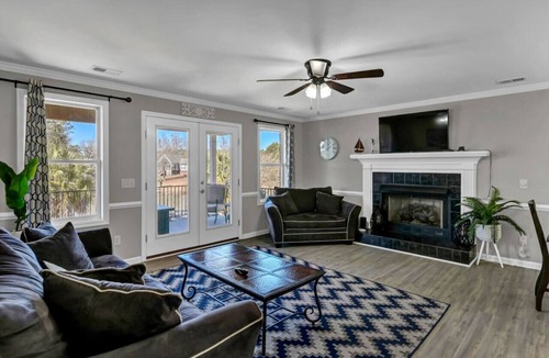 Chapin House | Lake Murray Group Getaway | Sleeps 10 | Kayaks