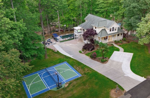 Westport House | Lake Norman -Heated Pool -Hot Tub -Pickleball -Epic Kids Room -Game Room -EV Chg
