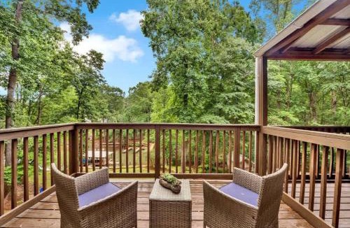 Mayhew House | Lake Norman Villa Sleeps 15 Hot Tub Game Room