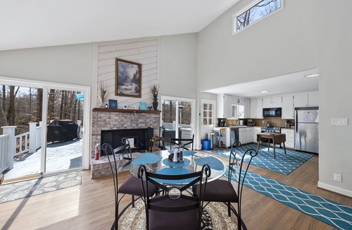 Hillsborough House | Lake Overlook Retreat - 5 acre nature preserve near the Eno River, UNC & Duke