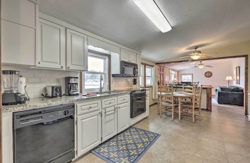 Milledgeville House | Lake Sinclair Cottage with Deck & Boat Dock!