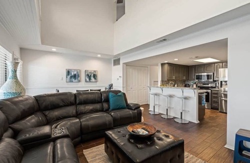 Briarcliff Condo | Lake Travis Family Escape w/Boat Slip + Pool