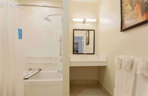 Lakeway Hotel | Lake Travis Getaway – Double Queen w/Pool & Gym