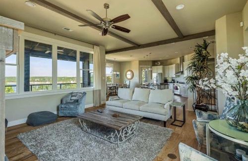 Spicewood Villa | Lake Travis Views - 5BR - BBQ - Pickleball