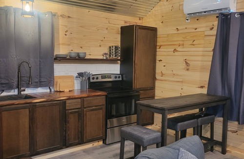 Laguna Park Cabin | Lake Whisper 124 Cozy 1-bedroom cabin in Laguna Park