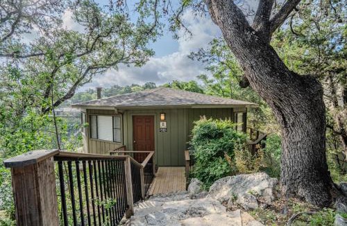 Lakeway House | Lakefront Bungalow - Community PoolHot Tub #11