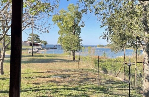 Buchanan Dam Cabin | LAKEFRONT CABIN!! 😎 FISHING OASIS🔥