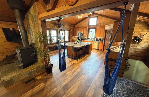 Littleton Cabin | Lakefront Cabin-Giant Covered Porch-Gourmet kitchen. Boulder fire pit! BLISS!