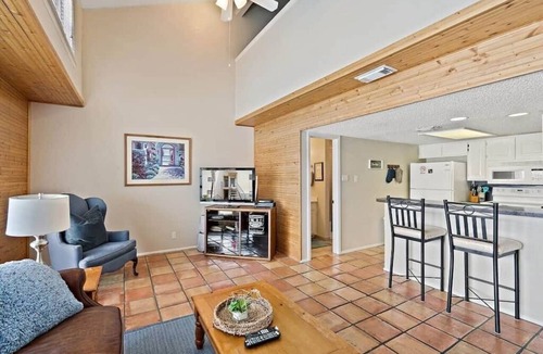 Briarcliff Condo | Lakefront Condo w/Boat Slip+Pool+Hot tub