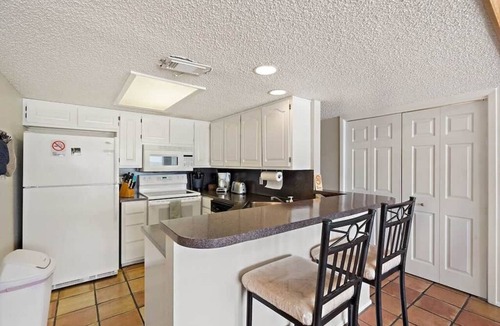 Briarcliff Condo | Lakefront Condo w/Boat Slip+Pool+Hot tub