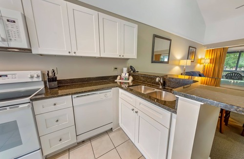 Fairfield Harbour Condo | Lakefront Condo with Indoor & Outdoor Pools - New Bern