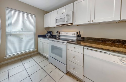Fairfield Harbour Condo | Lakefront Condo with Indoor & Outdoor Pools - New Bern