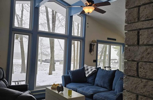 Au Gres Cottage | Lakefront Cottage on Saginaw Bay w/ Private Beach