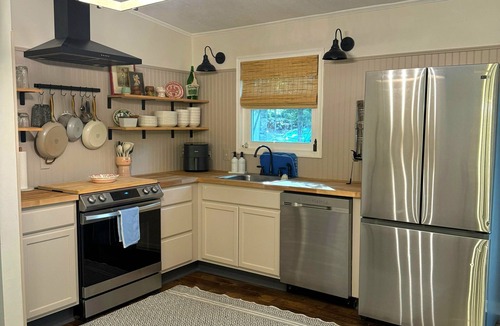 Lake of the Woods Cottage | Lakefront Cottage in Locust Grove. Comfortable beds!