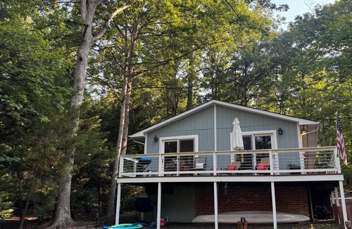 Lake of the Woods Cottage | Lakefront Cottage in Locust Grove. Comfortable beds!