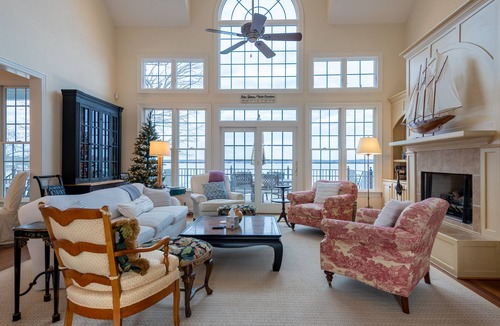 Littleton House | Lakefront, Cozy Charm & Pool. feat. basketball/volleyball, Dock, Kayaks, Firepit