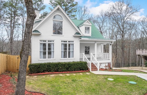 Gainesville House | Lakefront, Deep Water Boat Dock & Private Ramp, Legendary Game Room, Lake Lanier