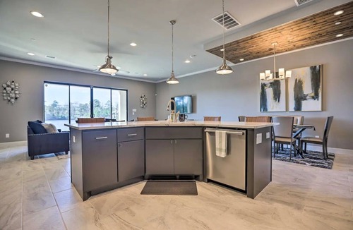 Montgomery House | Lakefront, Dock, BBQ Grill, Laundry, EV Charging, Ample parking