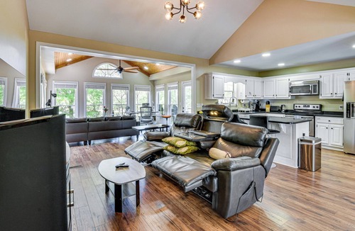 Murrayville House | Lakefront Escape w/Dock & Fire Pit: Sleeps 12