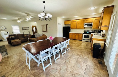 Reed Creek House | Lakefront Hartwell Home with Private Dock + Sleeps 15