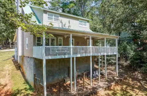 Reed Creek House | Lakefront Hartwell Home with Private Dock + Sleeps 15