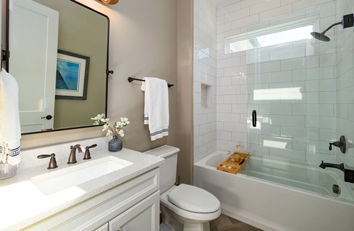 Mayhew House | Lakefront, Heated Pool, Outdoor Kitchen, Gym, Sauna, Gaming Area and more
