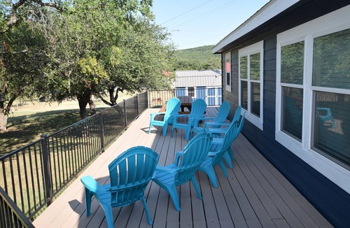 Burnet House | Lakefront Hill Country Retreat – Casa Azul