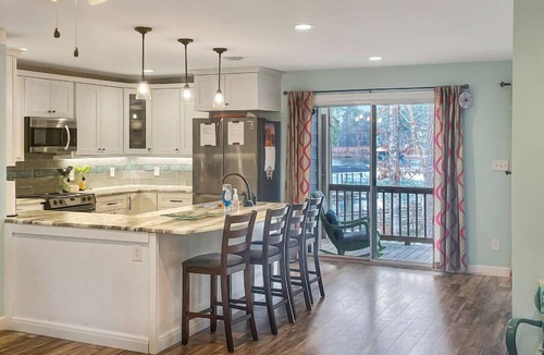 Henrico House | Lakefront, Hot Tub, Firepit, 6BR house, Pet Friendly, , Game room, Kayaks