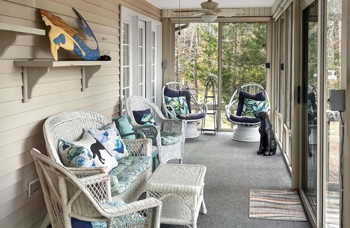 Henrico House | Lakefront, Hot Tub, Firepit, 6BR house, Pet Friendly, , Game room, Kayaks